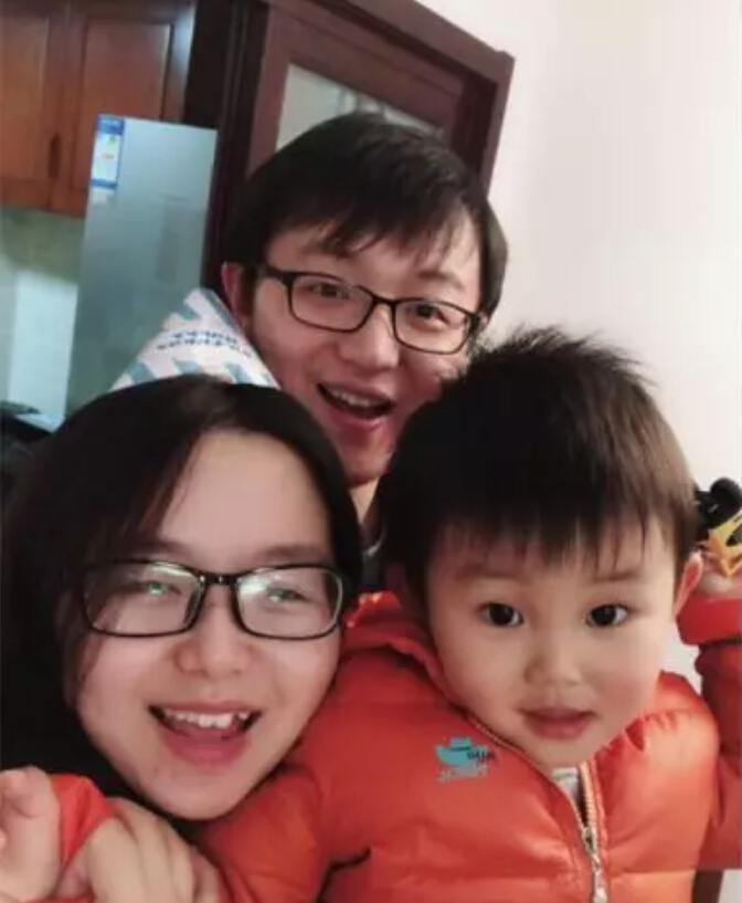 “买套实木家具，送你个老婆！你亏不亏？”