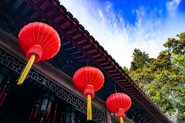 东方美与中国红的完美相约，质美实木家具鉴赏
