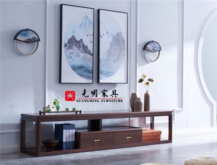 电视上墙实木电视柜有用吗？