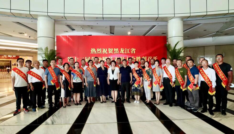 光明家具车间工人姜晓明荣获黑龙江省第十三届劳动模范